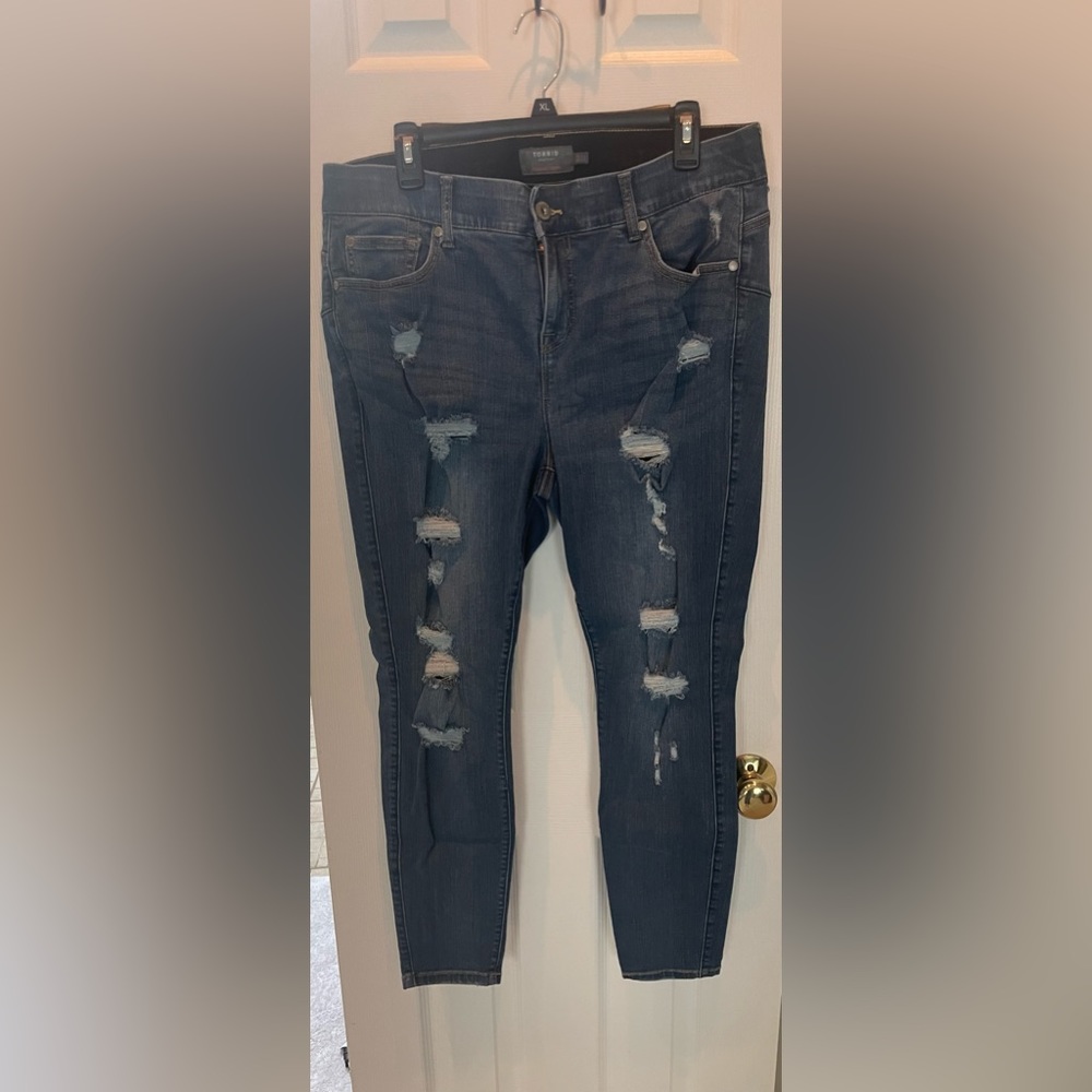 Torrid Bombshell Skinny Jeans 16R Blue Distressed Ripped Stretch Sexy Casual